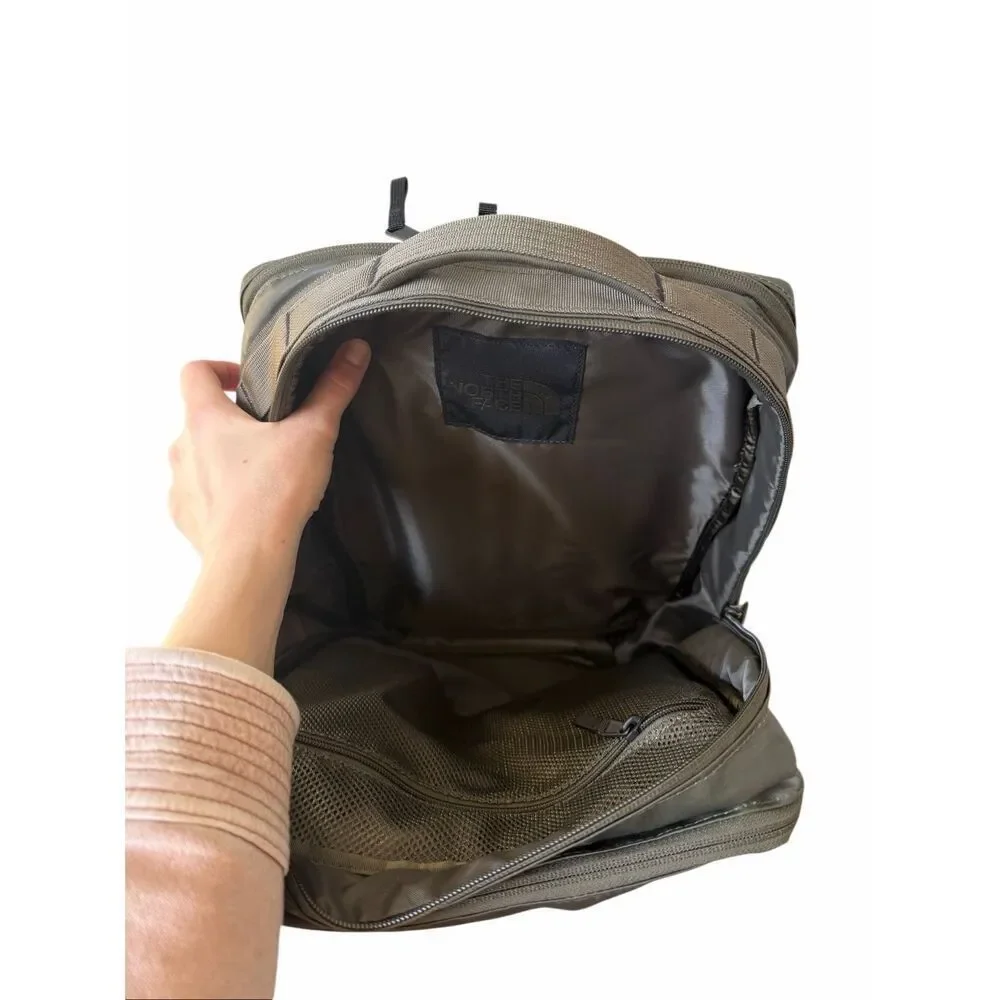 North Face Backpack Base Camp‎ Voyager NEW Daypack New Taupe Green TNF Black